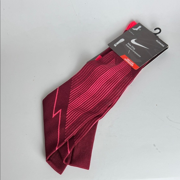 Nike Elite Graduated Compression Running High-Level Compression Socks - Picture 3 of 4